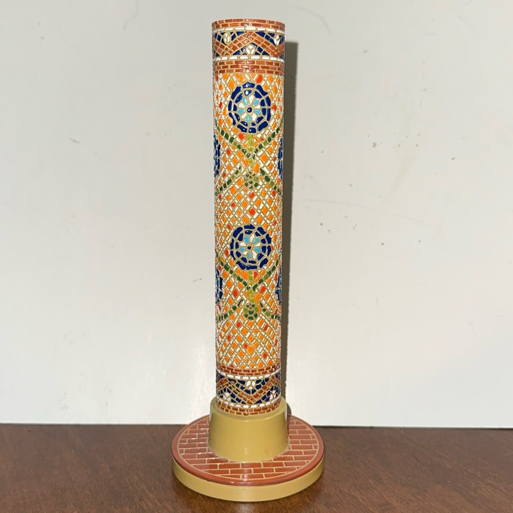 Genuine rare Barcino's Mosaic Handpainted 7 1/2"  Pilau De La Musica Catalana